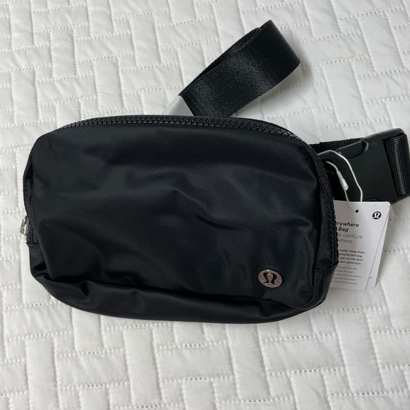 Lululemon Everywhere Belt Bag - Picture 3 of 6